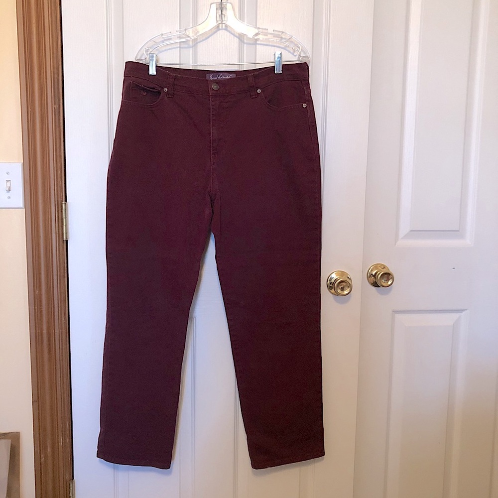 Amanda jeans by Gloria Vanderbilt. Size 16. Berry